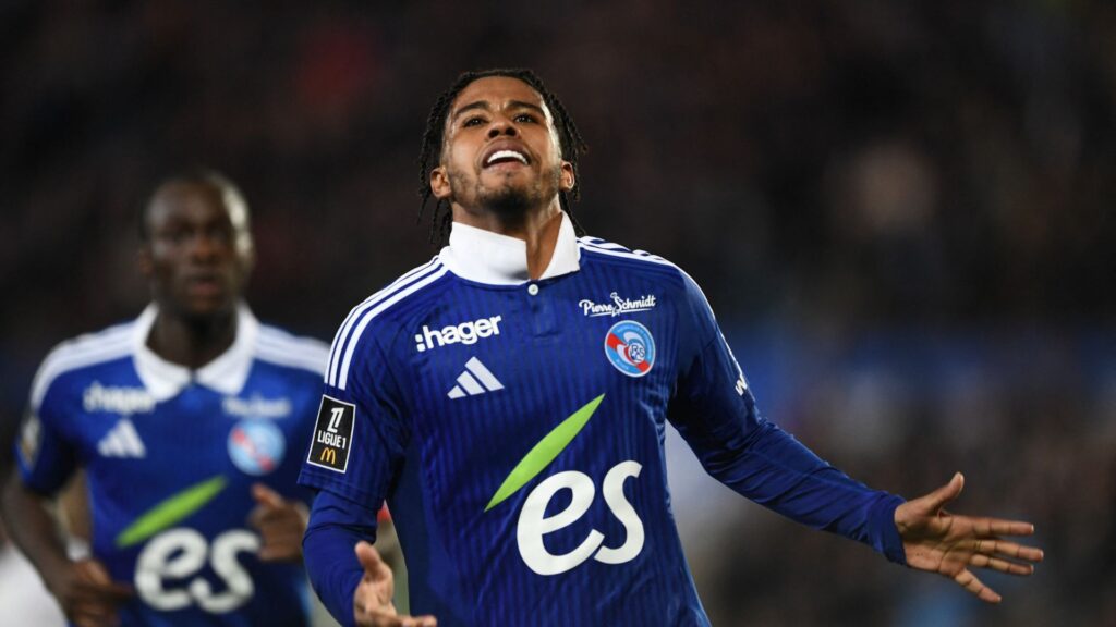 Andrey Santos em ação pelo Strasbourg