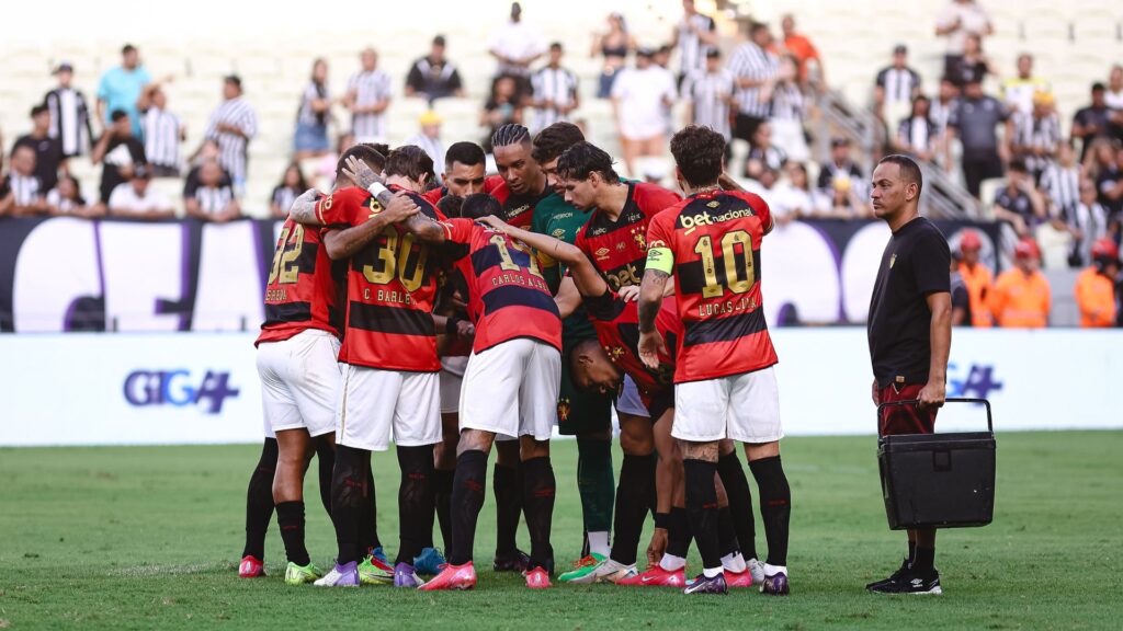 Time do Sport antes do jogo contra o Ceará.