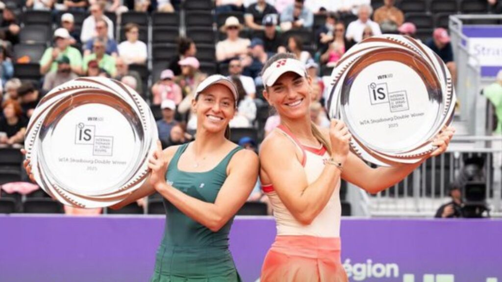 Luisa Stefani e Timea Babos após conquista