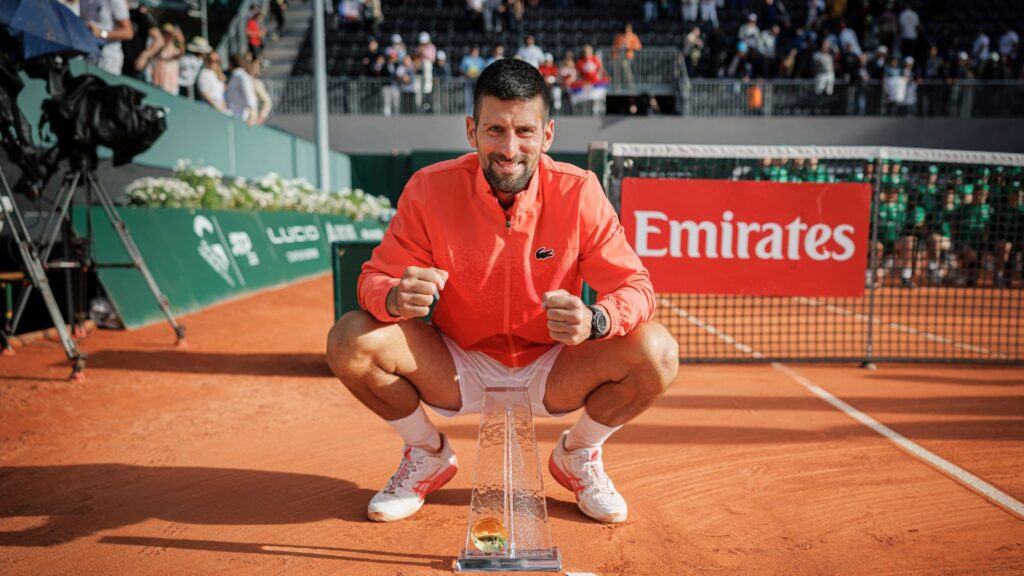 Djokovic com o troféu do ATP 250 de Genebra