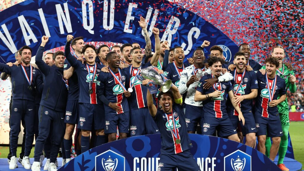 PSG levantou a taça da Copa da França neste sábado (24)