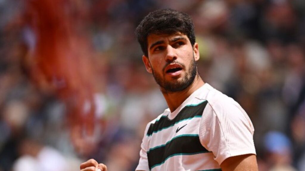 Carlos Alcaraz durante vitória em Roland Garros