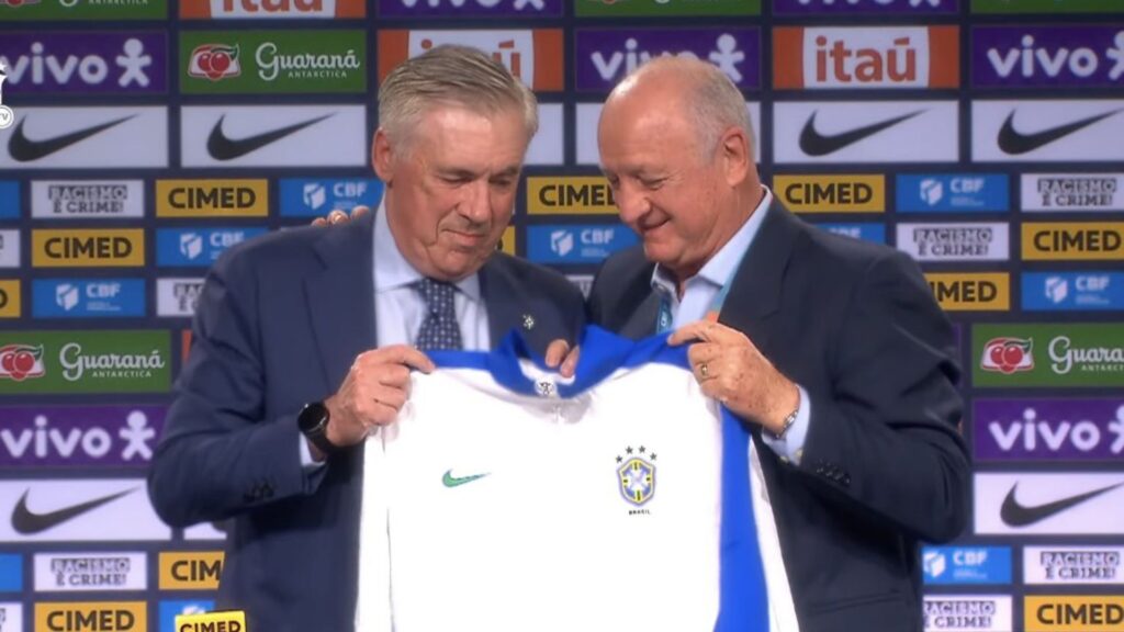 Ancelotti ao lado de Felipão 
