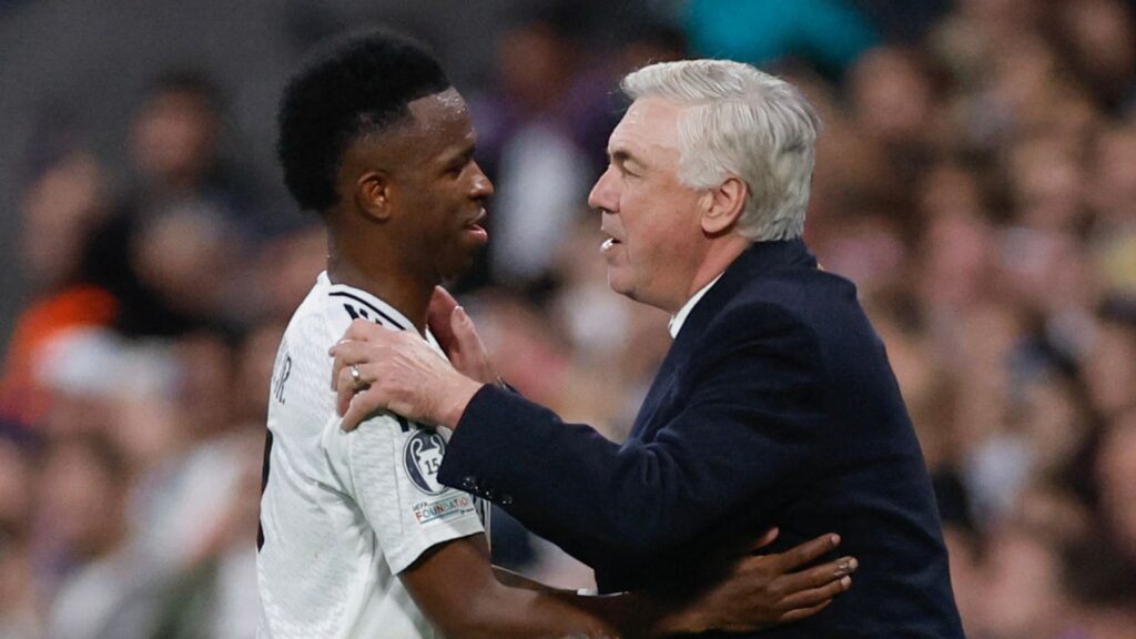 Vini Jr. ao lado de Ancelotti