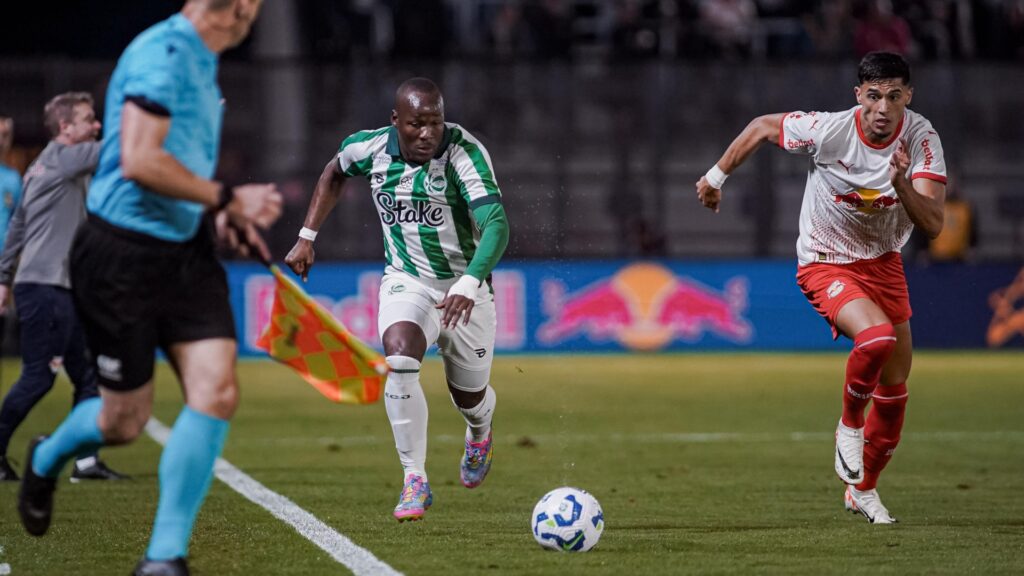 O Bragantino venceu o juventude nesta segunda-feira (26). Foto: Fernando Alves/ECJ