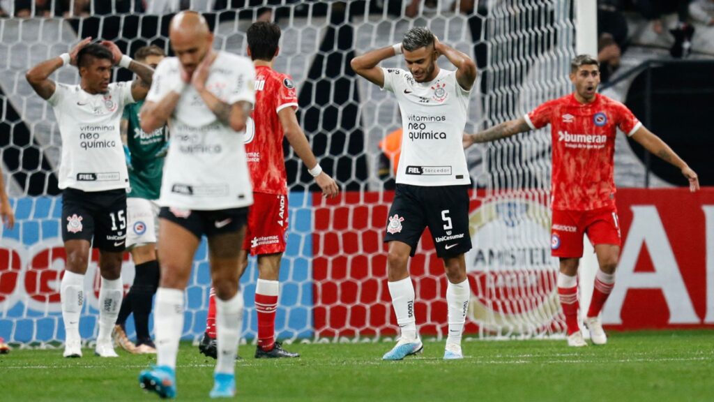 Jogadores do Timão durante partida da Libertadores de 2021