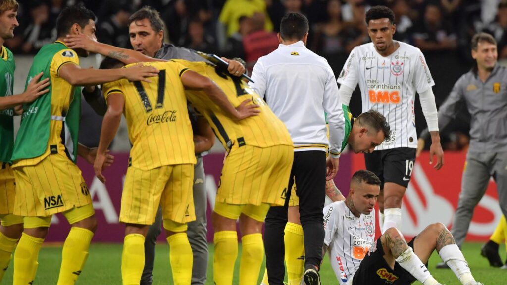 Corinthians foi eliminado em casa contra os paraguaios 