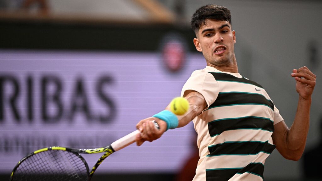 Carlos Alcaraz durante vitória em Roland Garros