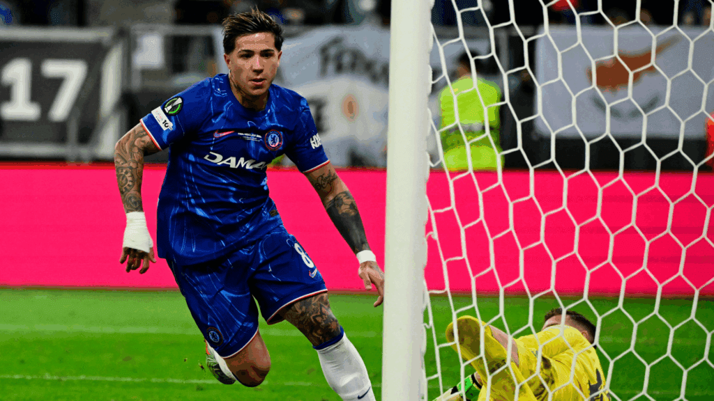 Enzo Fernández foi um dos destaques do Chelsea na final da Conference League