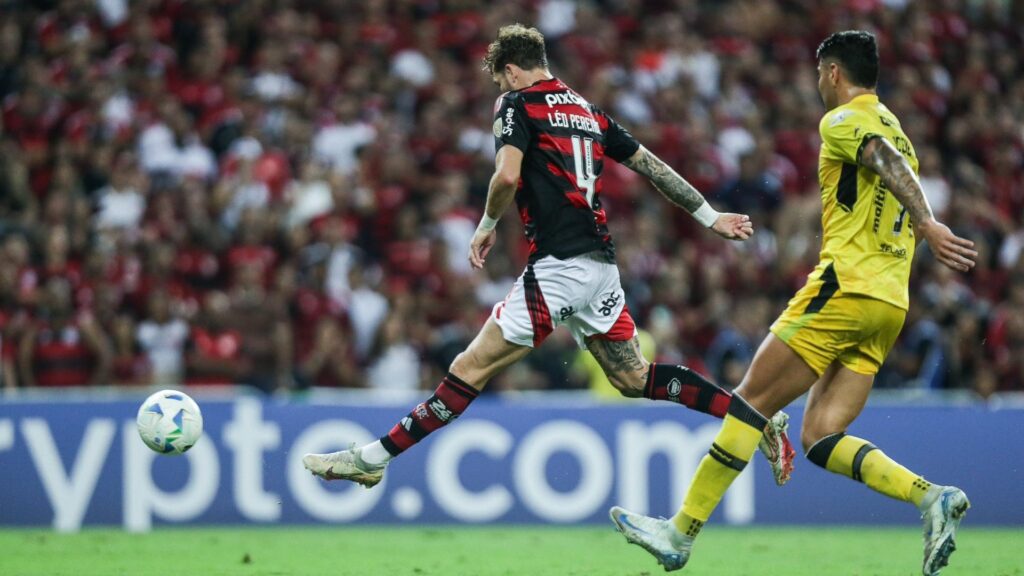 Léo Pereira marcou o gol da vitória do Flamengo.