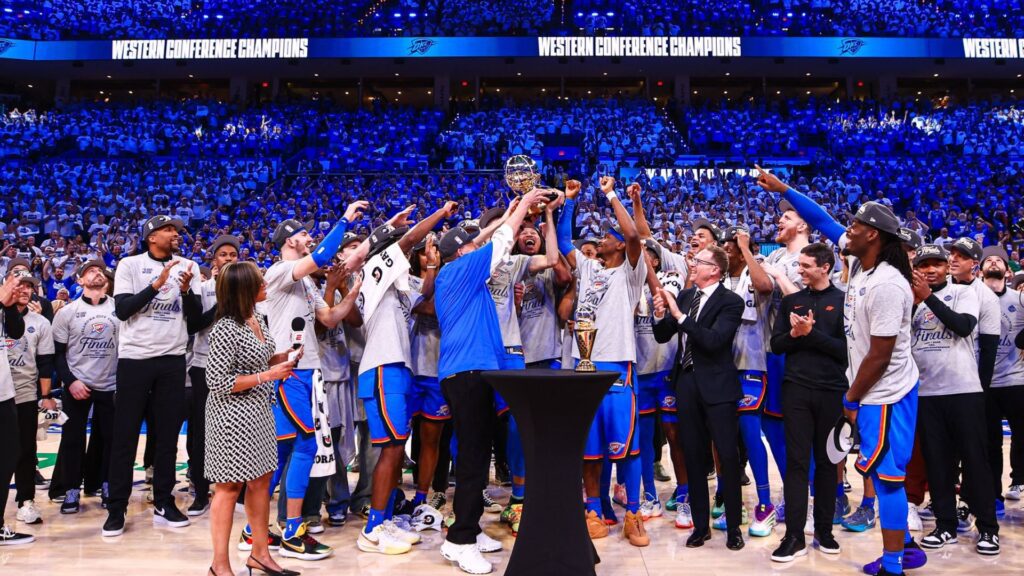 OKC Thunder comemora vitória da Conferência Oeste da NBA
