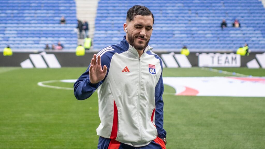 Rayan Cherki, do Lyon, está na mira do Manchester City (Foto: Reprodução)