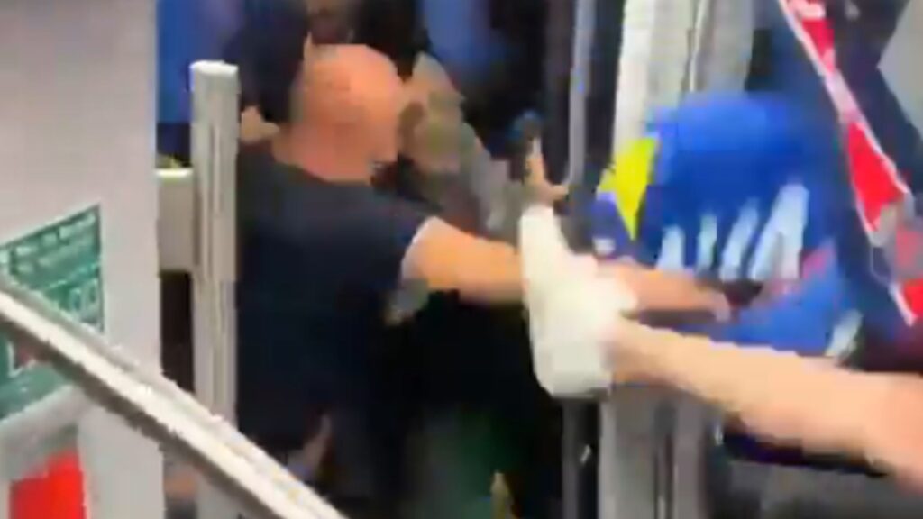 Torcedores de PSG e Inter de Milão entraram em confronto antes da final da Champions League (Foto: Reprodução)