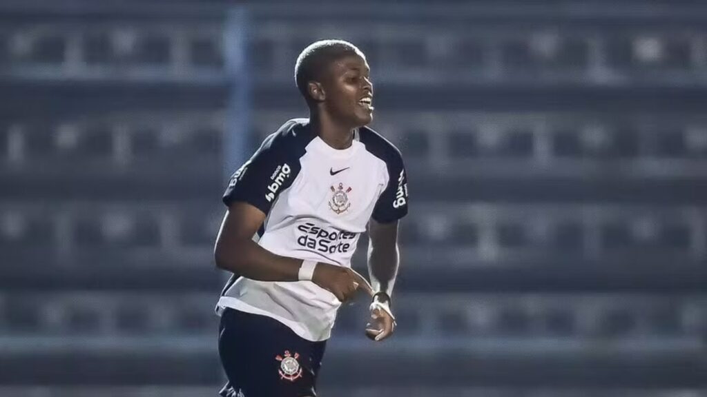 Jhonson comemora gol pelo Corinthians