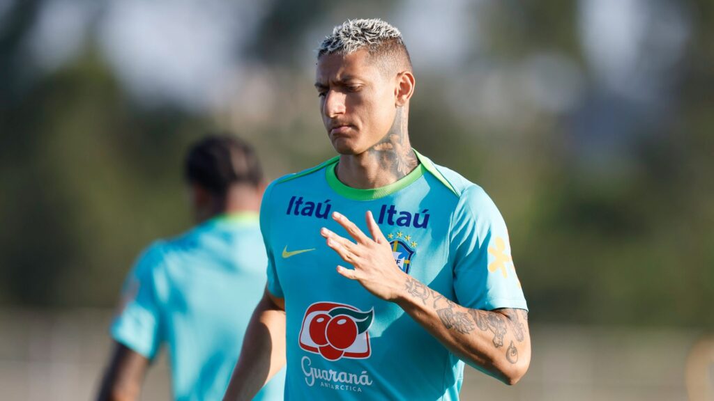 Richarlison em treino da Seleção de Ancelotti