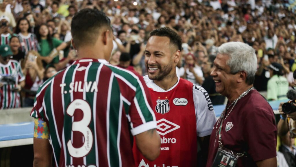 Thiago Silva e Neymar se cumprimentam antes de Fluminense x Santos.