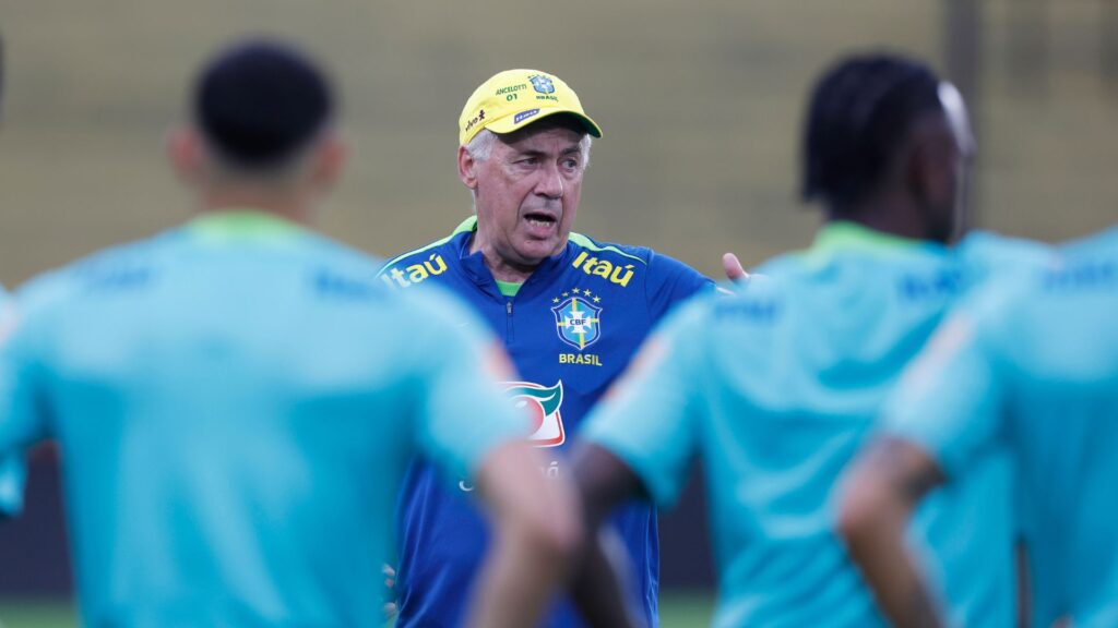 Carlo Ancelotti em treino da Seleção Brasileira.