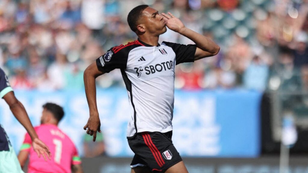 Carlos Vinicius pode atuar no futebol brasileiro nesta temporada. Foto: Tim Nwachukwu / GETTY IMAGES NORTH AMERICA / Getty Images via AFP