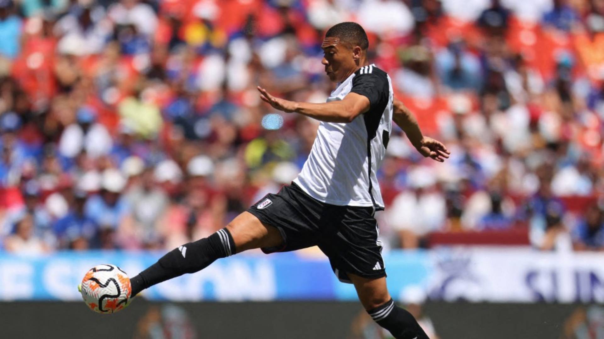 Carlos Vinicius está em fim de contrato com o Fulham. Foto: Mike Stobe / GETTY IMAGES NORTH AMERICA / Getty Images via AFP