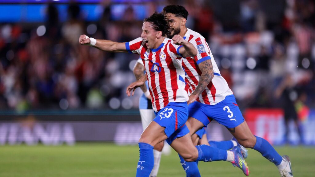 Galarza comemora primeiro gol do Paraguai.