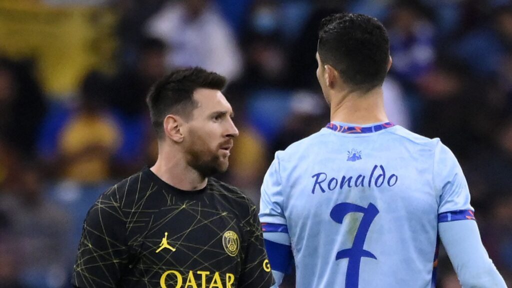 Cristiano Ronaldo e Messi durante partida em 2023