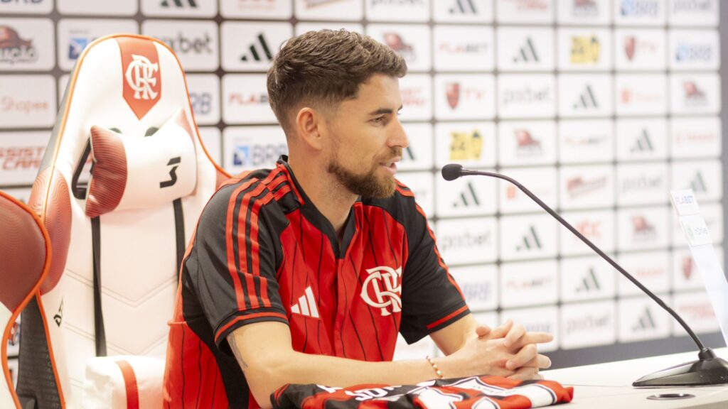 Jorginho durante apresentação no Flamengo