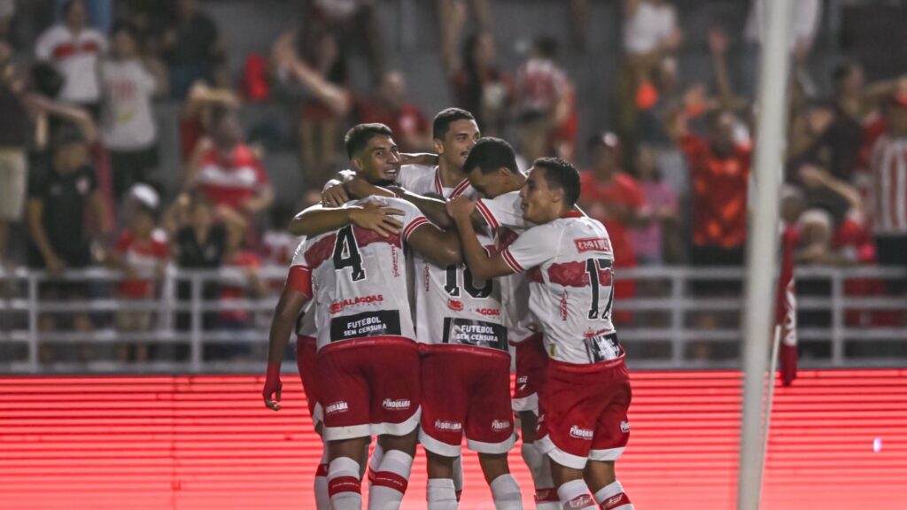 Jogadores do CRB durante vitória na Série B