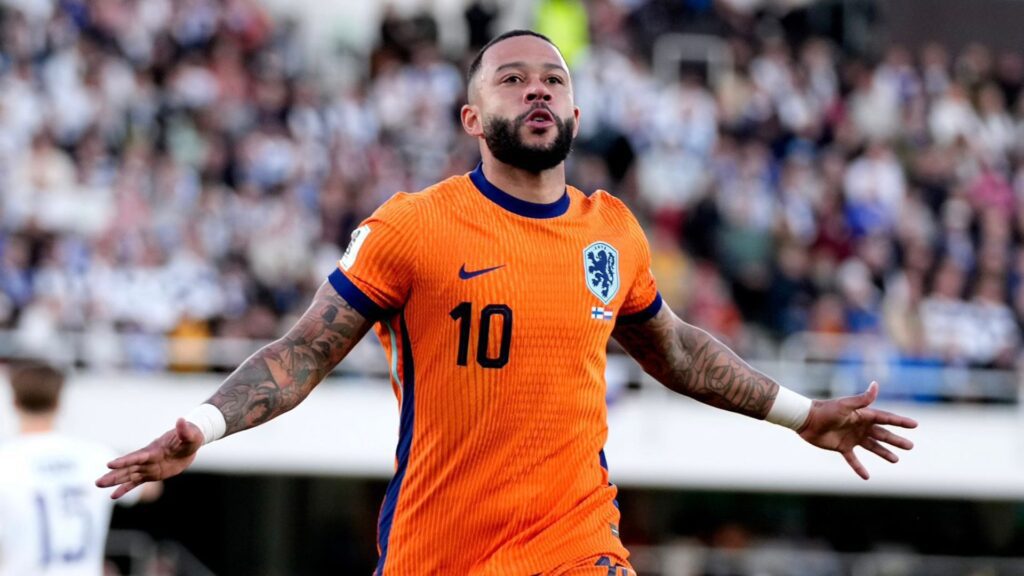 Memphis Depay marcou na vitória da Holanda sobre a Finlândia nas Eliminatórias (Foto: Reprodução)