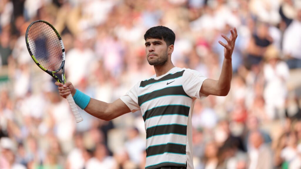 Alcaraz durante vitória em Roland Garros