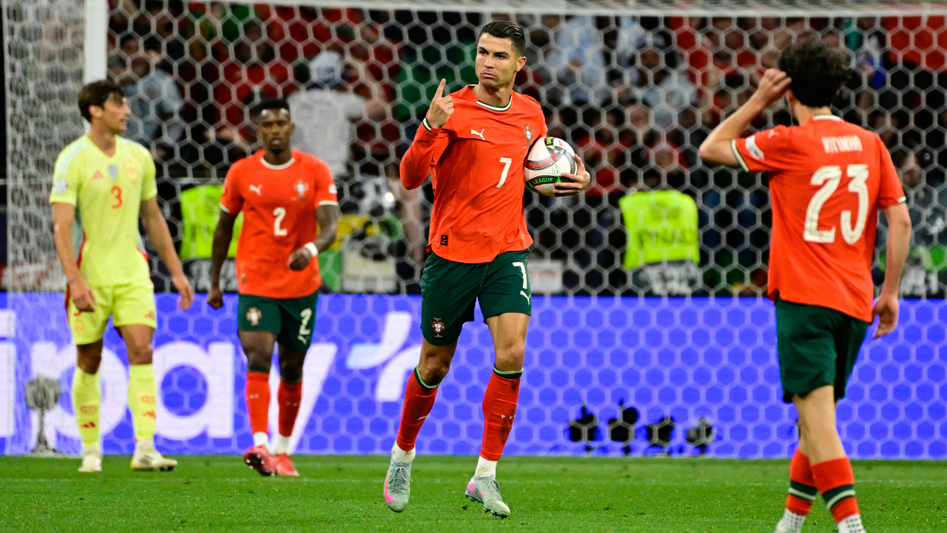 Cristiano Ronaldo marcou gol número 938 da carreira para manter Portugal vivo na final da Liga das Nações