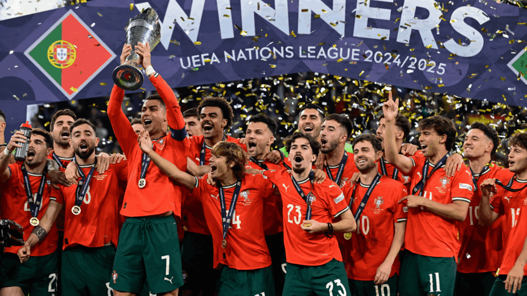 Cristiano Ronaldo levanta a segunda taça da Nations League de Portugal