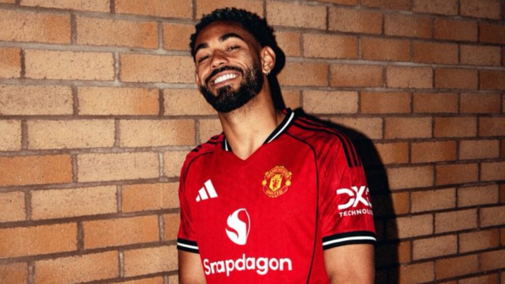 Matheus Cunha com a camisa do United