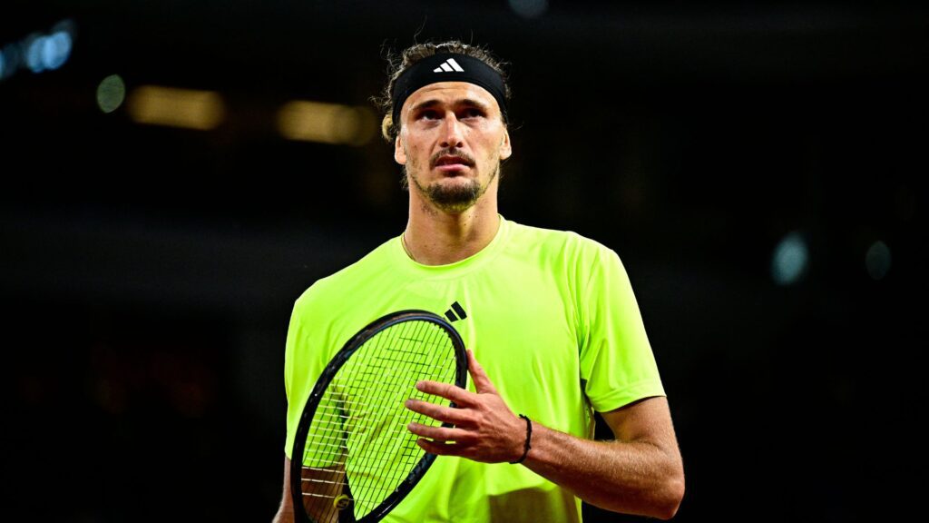 Alexander Zverev venceu Brandon Nakashima em Stuttgart (Foto: Julien de Rosa/AFP)