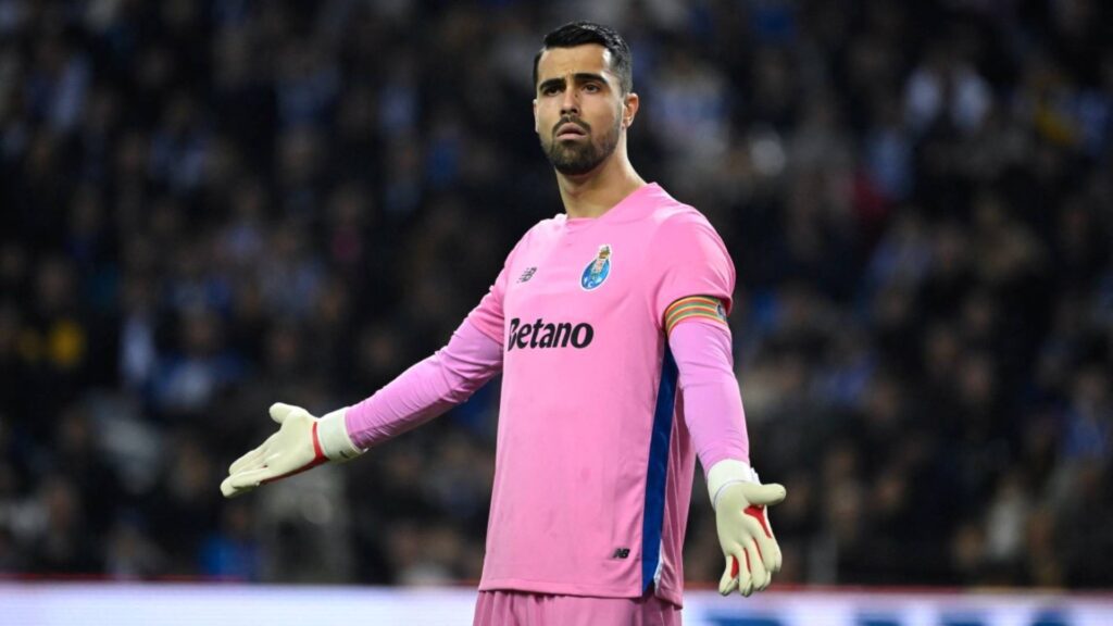 Diogo Costa está fora do jogo de estreia do FC Porto. Foto: MIGUEL RIOPA / AFP