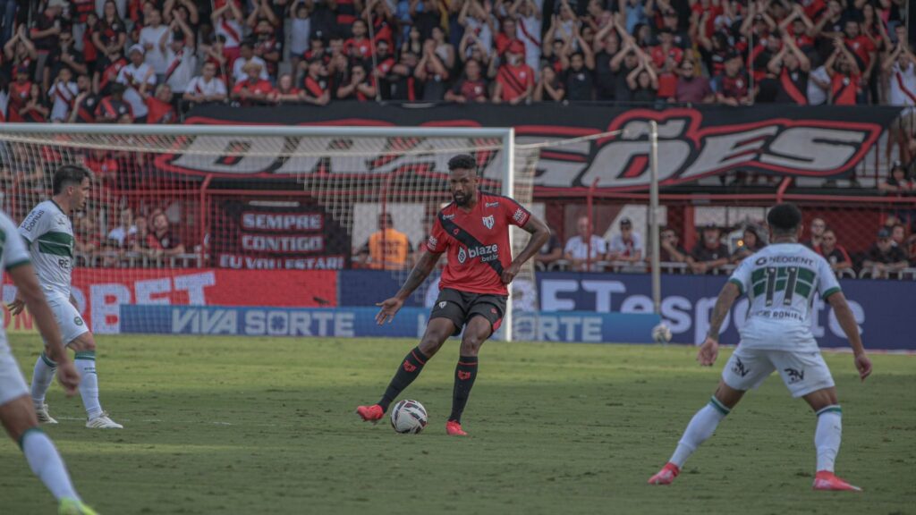 Atlético-GO x Coritiba.