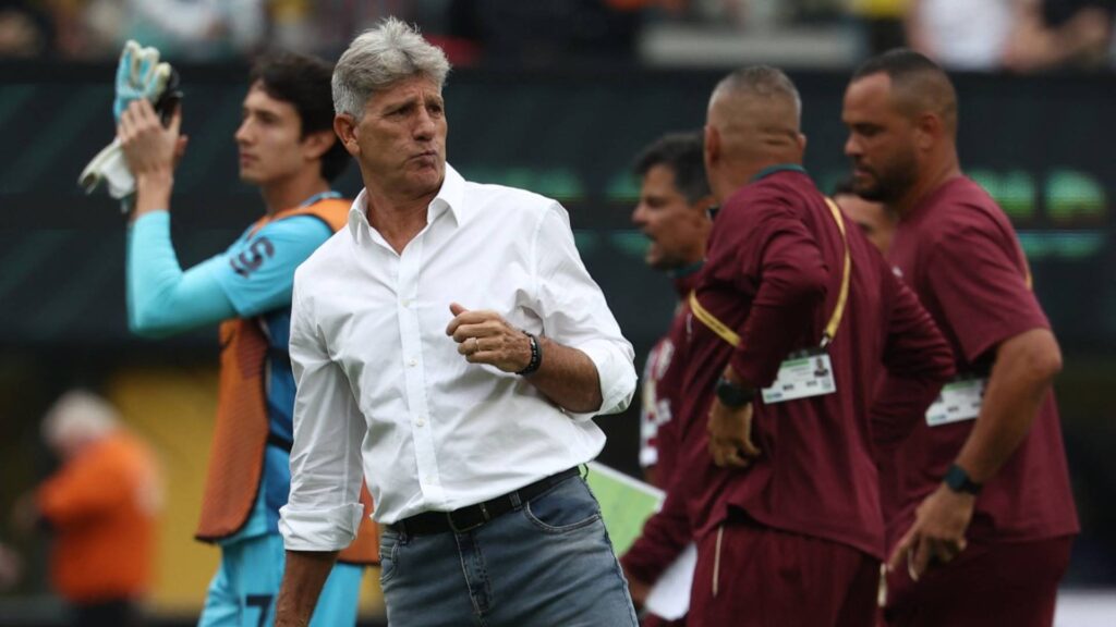Renato Gaúcho elogiou seus jogadores após o empate. Foto: FRANCK FIFE / AFP