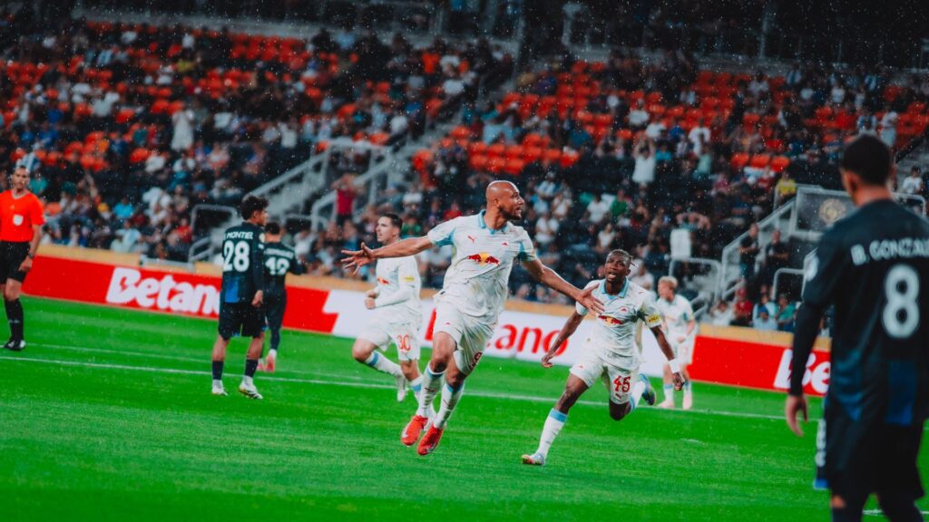 Onisiwo fez o gol da vitória do RB Salzburg.