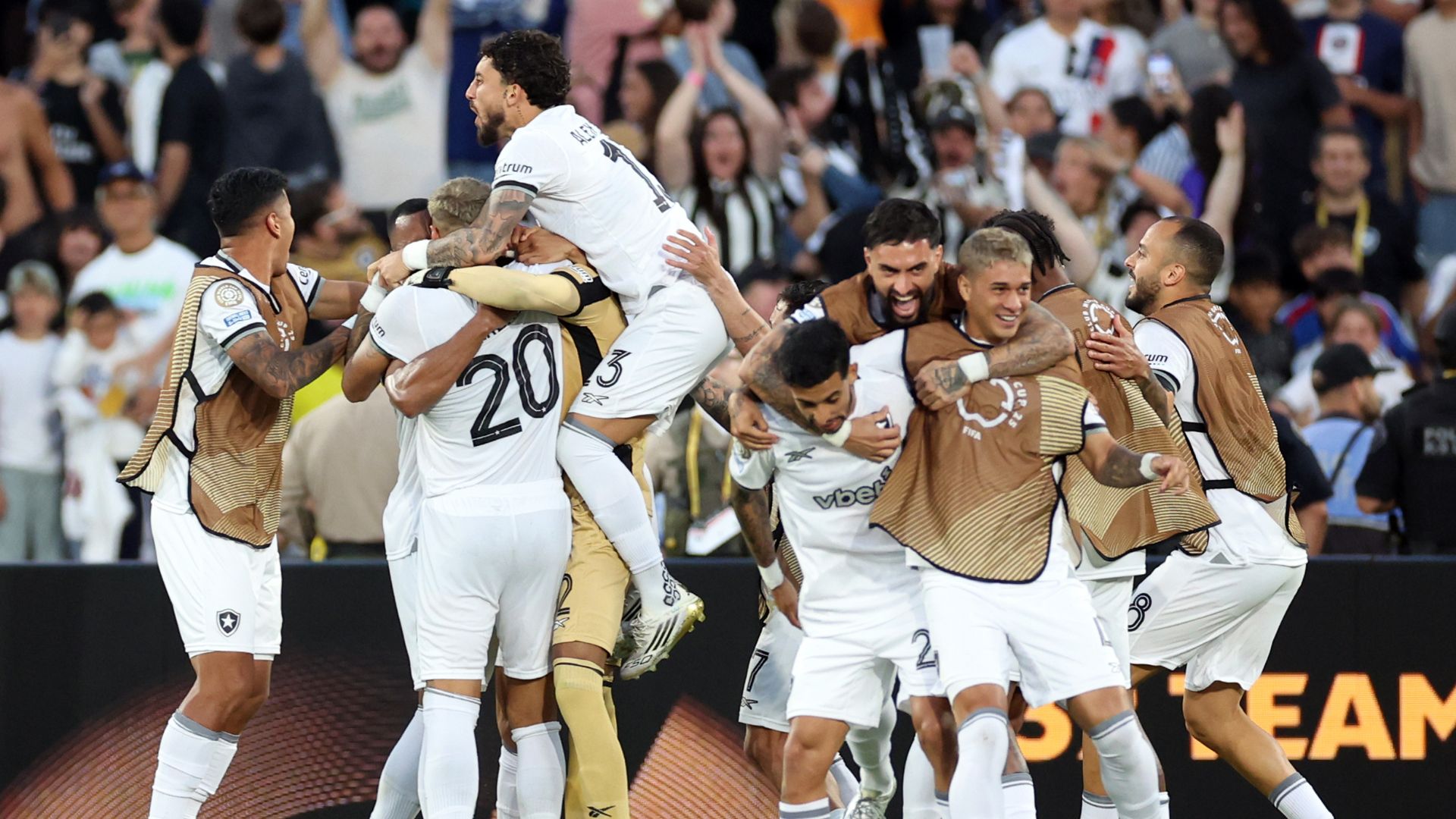 Jogadores do Botafogo comemoram vitória
