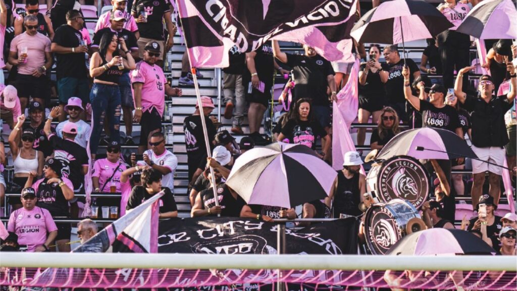 Torcida do Inter Miami, dos Estados Unidos (Foto: Reprodução)