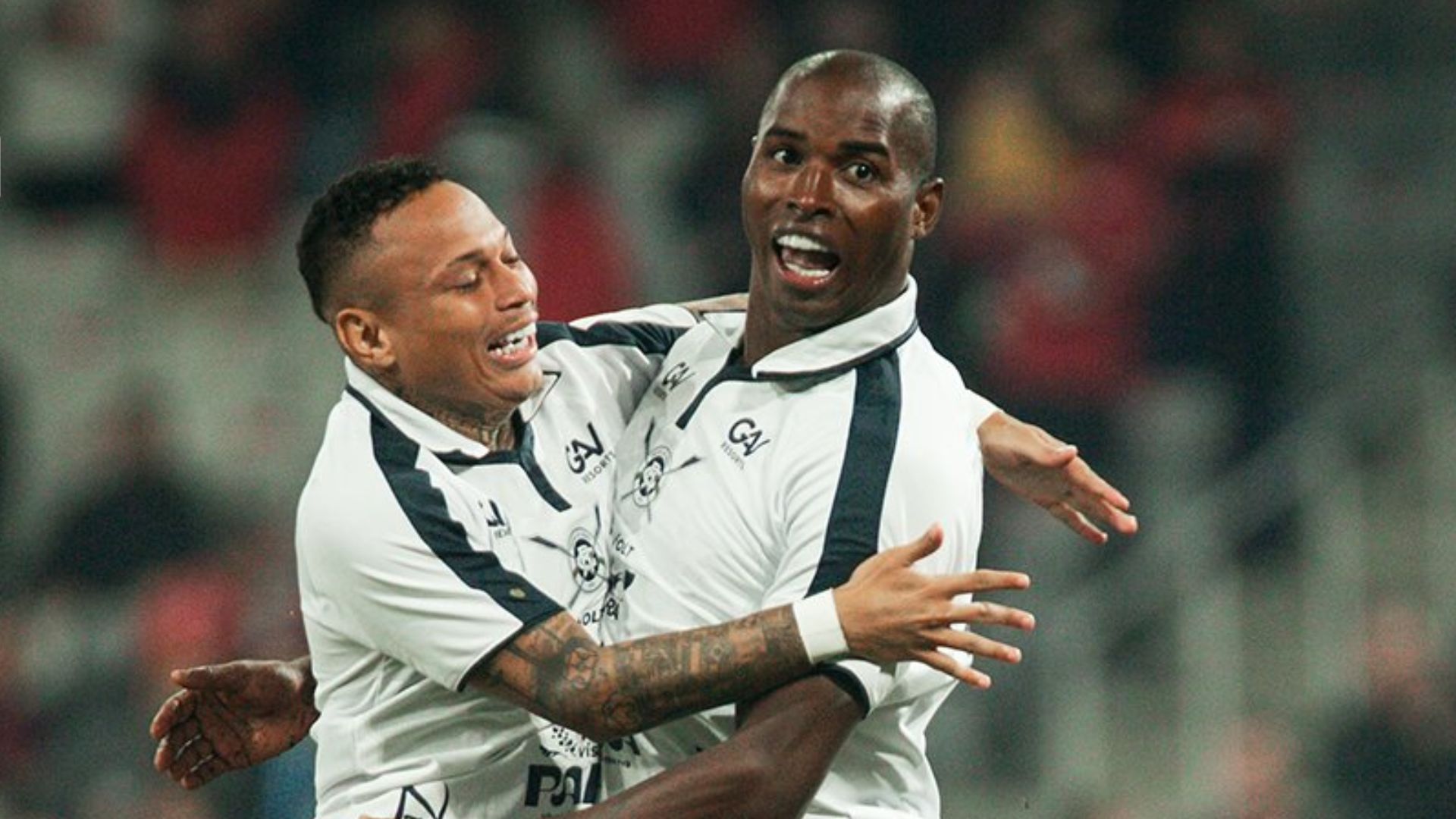 Jogadores do Remo comemoram gol