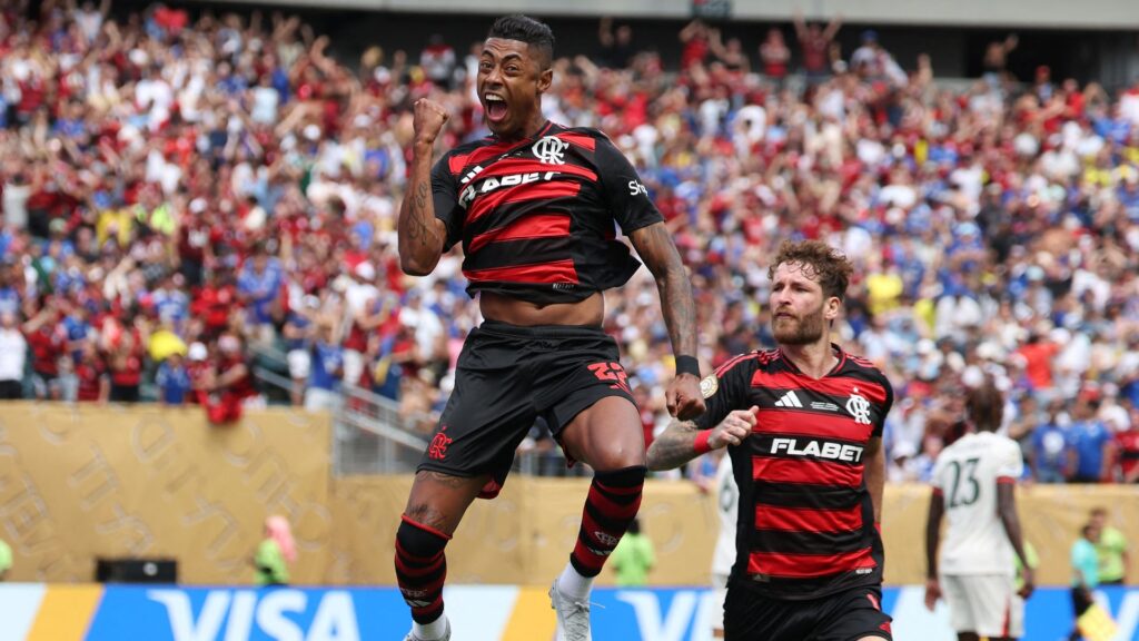 Bruno Henrique comemora gol do Flamengo