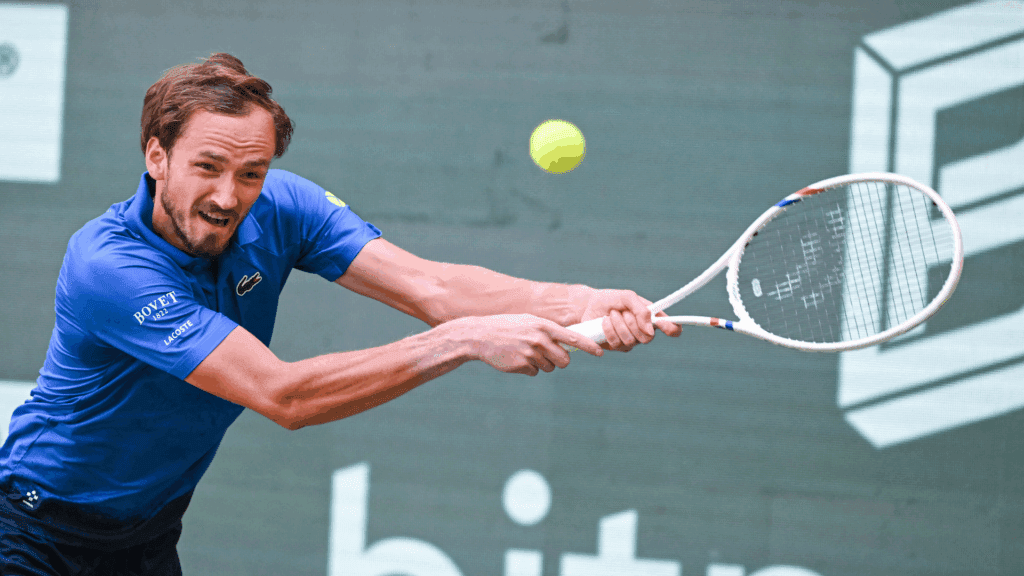 Medvedev tenta voltar a vencer campeonato após dois anos