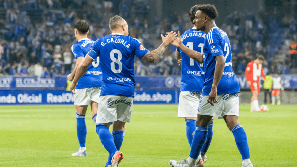 Cazorla capitaneou o Real Oviedo, time que o revelou, de volta à elite do futebol espanhol