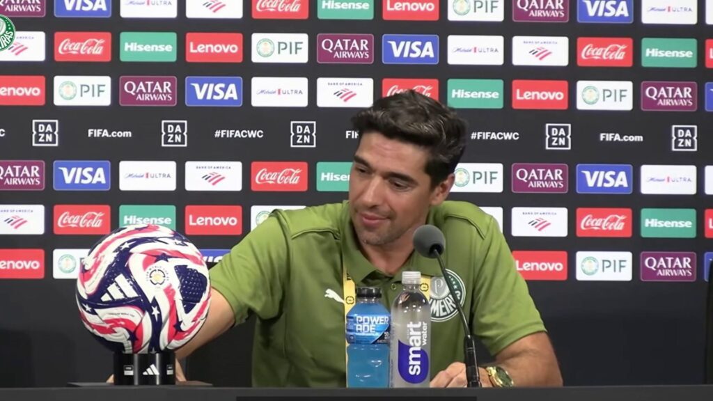 Abel Ferreira em entrevista coletiva.