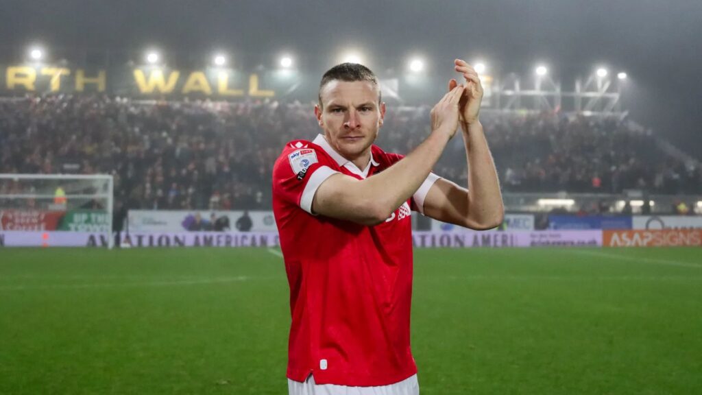 Paul Mullin em campo pelo Wrexham