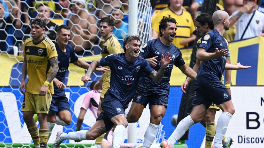 Gray comemora gol contra o Boca Juniors