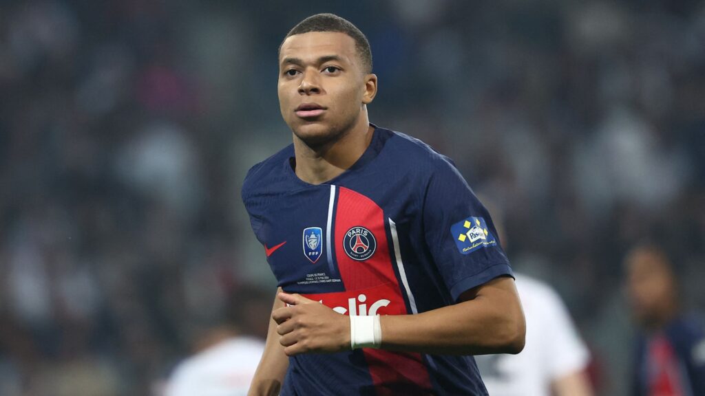 Mbappé durante passagem pelo PSG (Foto: Franck Fife/AFP)