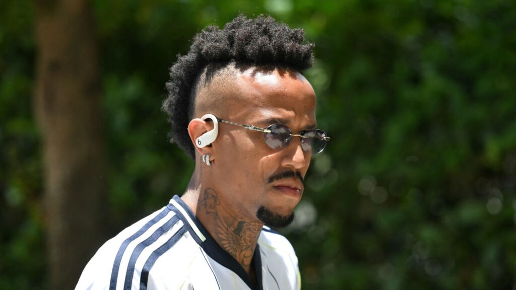 Éder Militão com o elenco do Real Madrid nos EUA