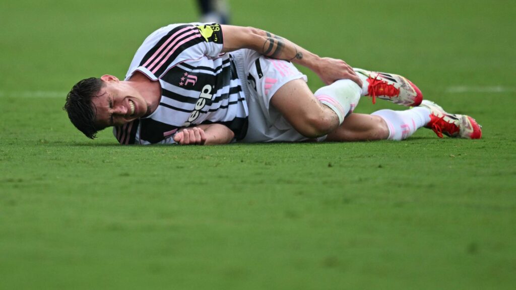 Savona se machucou na partida contra o Manchestr City. Foto: Chandan KHANNA / AFP