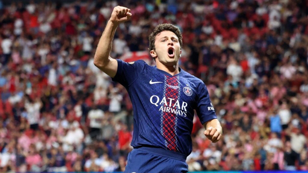 João Neves comemora gol do PSG